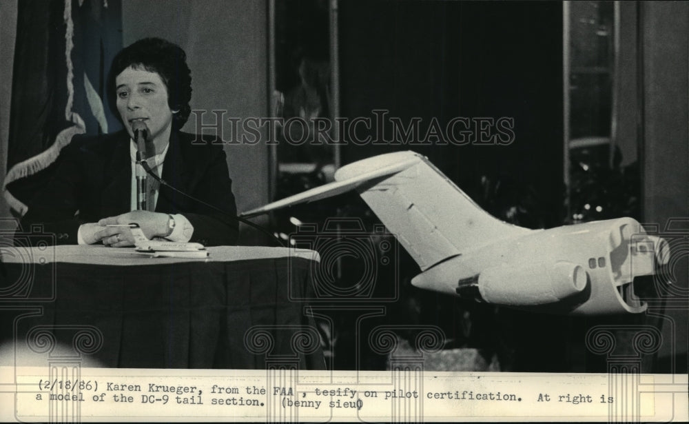 1986 Press Photo FAA inspector Karen Krueger testifies on pilot certification - Historic Images