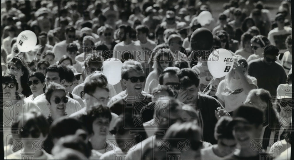 1994 Press Photo AIDS Walk Wisconsin participants marched along Lincoln Drive - Historic Images