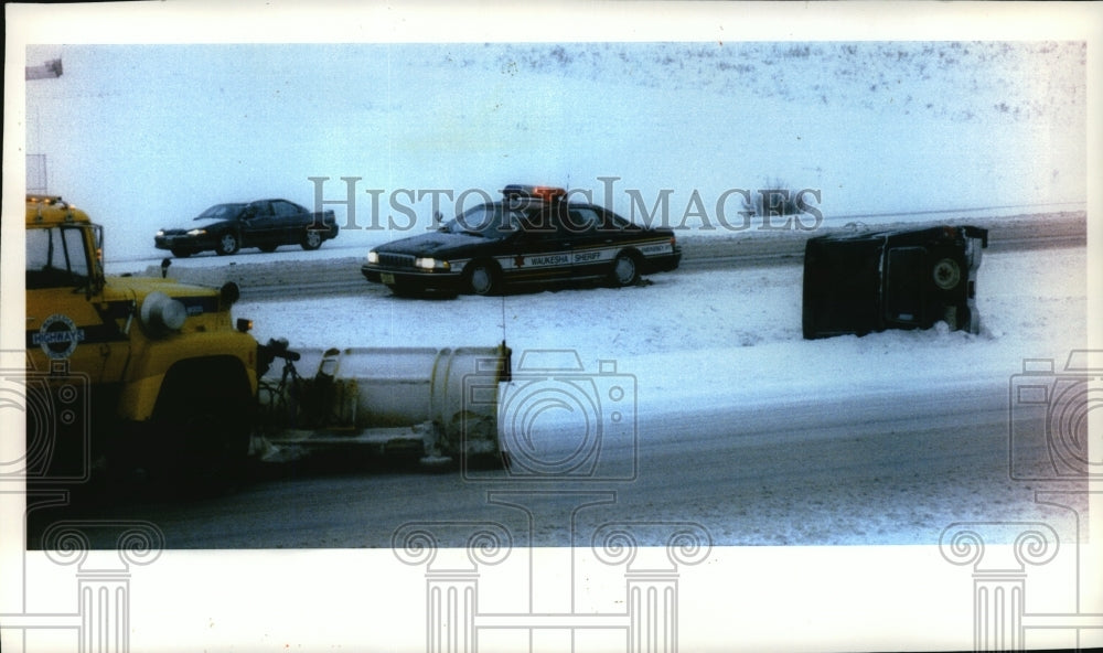 1994 Press Photo Snowplow Passes Rolled Vehicle in Waukesha County - mja00458-Historic Images