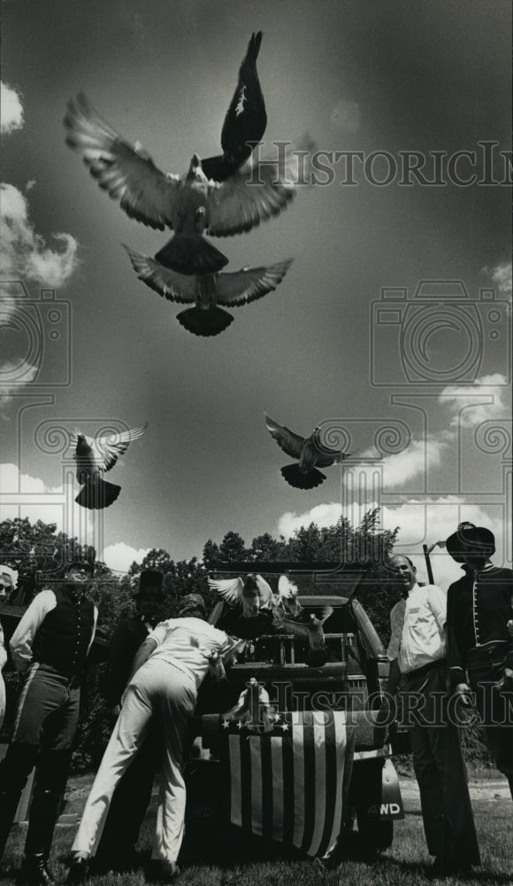 1988 Press Photo Sen Lynn Adelman at Civil War Days held at the Old Settlement- Historic Images