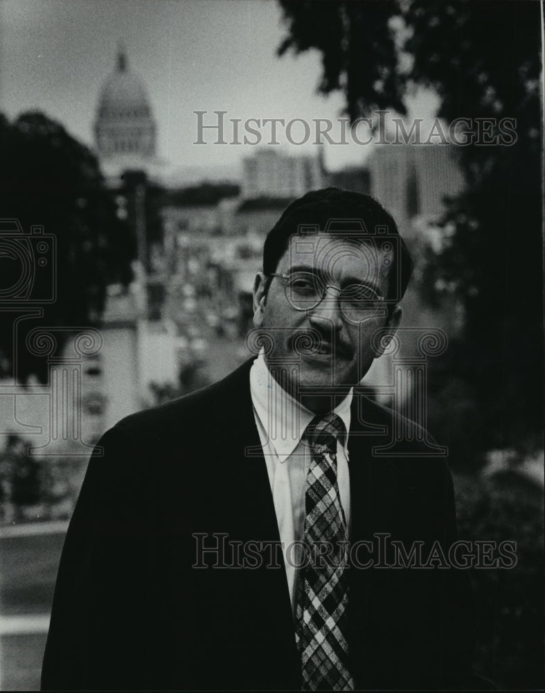 1977 Press Photo David W. Adamany, top adviser to Gov Lucey of Wisconsin - Historic Images