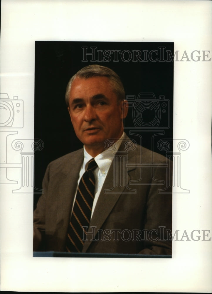 1992 Press Photo IBM Chairman John Akers, announce downsizing labor force - Historic Images