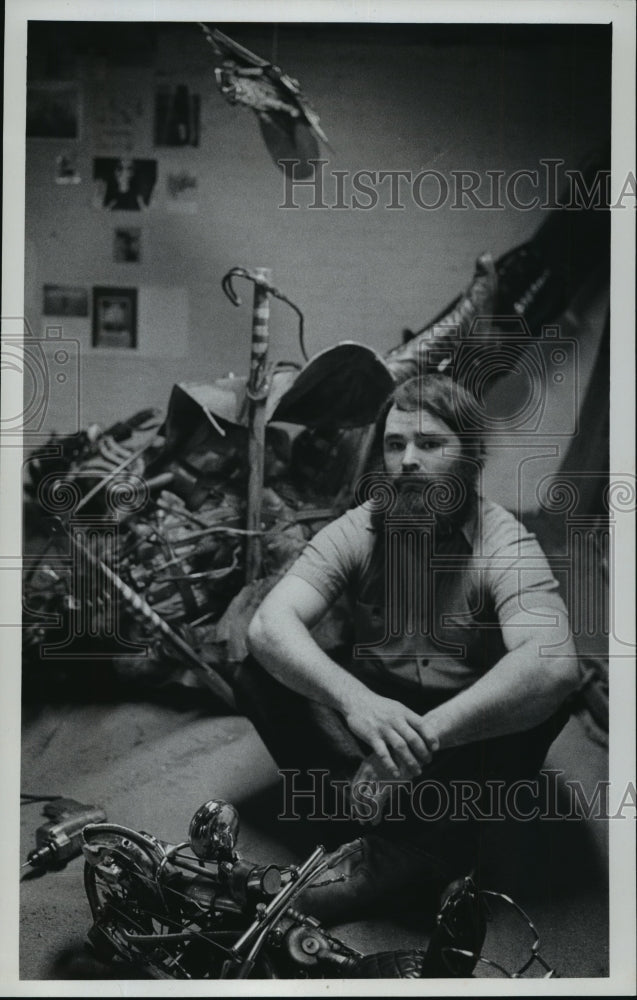 1977 Press Photo Sculptor John Balsley - mja00652 - Historic Images