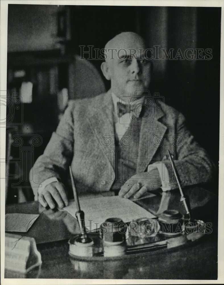 1985 Press Photo George J Balzer, principal of Washington High School for 35 yrs - Historic Images