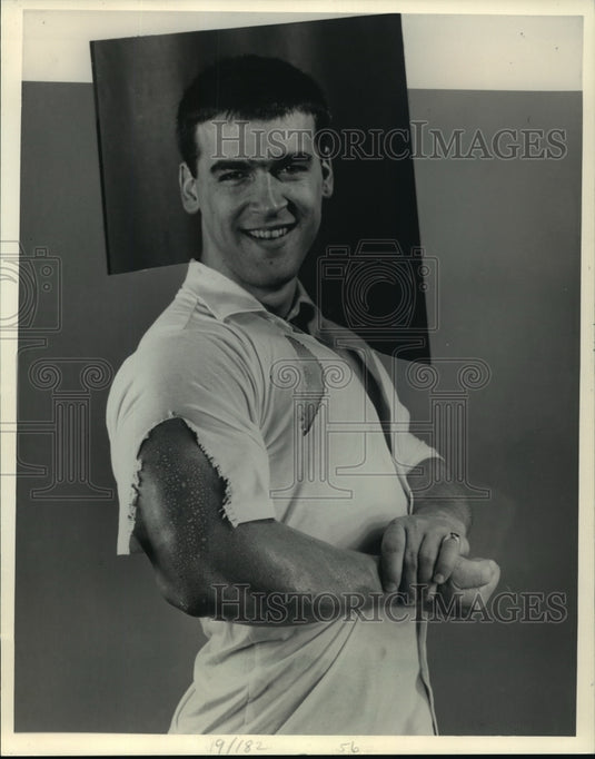 1986 Press Photo Mark Anderson performing at the Milwaukee Art Museum - Historic Images