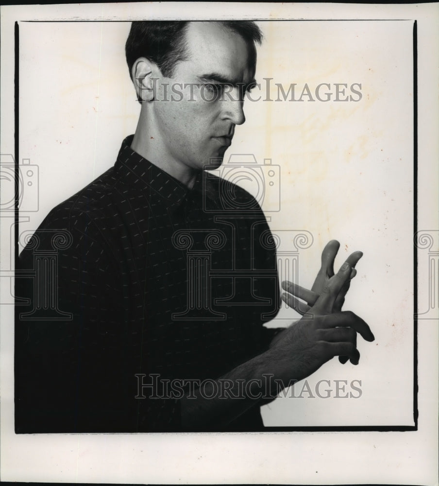 1991 Press Photo Performing Manual labors Mark Anderson - mja00704 - Historic Images