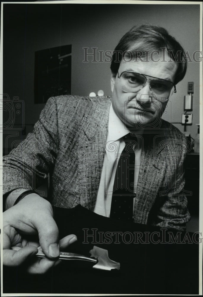 1989 Press Photo Marc Anderson, Environmental engineer - mja00711 - Historic Images