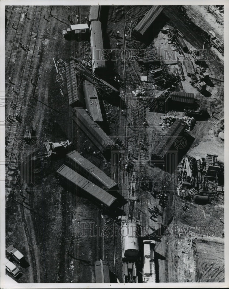 1960 Milwaukee road mail train derailment-Historic Images