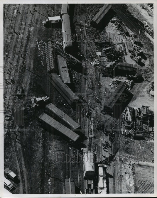 1960 Milwaukee road mail train derailment-Historic Images