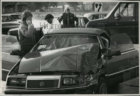 1989 Press Photo Van-auto collision at Highways 164 & 59 in Town of Waukesha - Historic Images