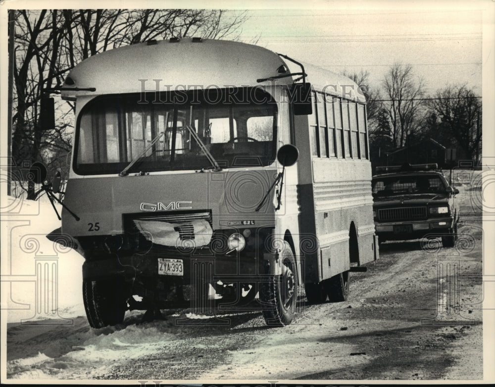 1988 Press Photo School bus accident in the Town of Lisbon - mja00892-Historic Images