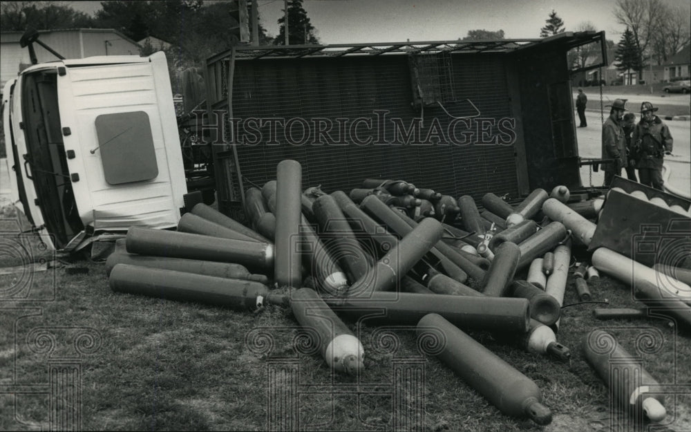 1988 Press Photo Firefighters examine truck &amp; car collision at N 51st St - Historic Images