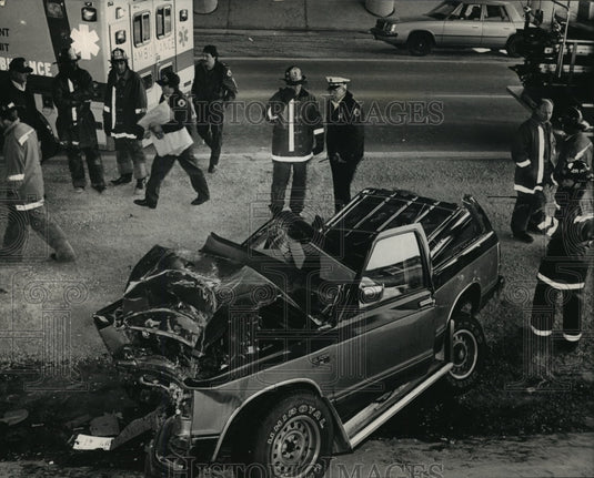 1988 Press Photo Firefighters survey the damage at car crash at 118th St