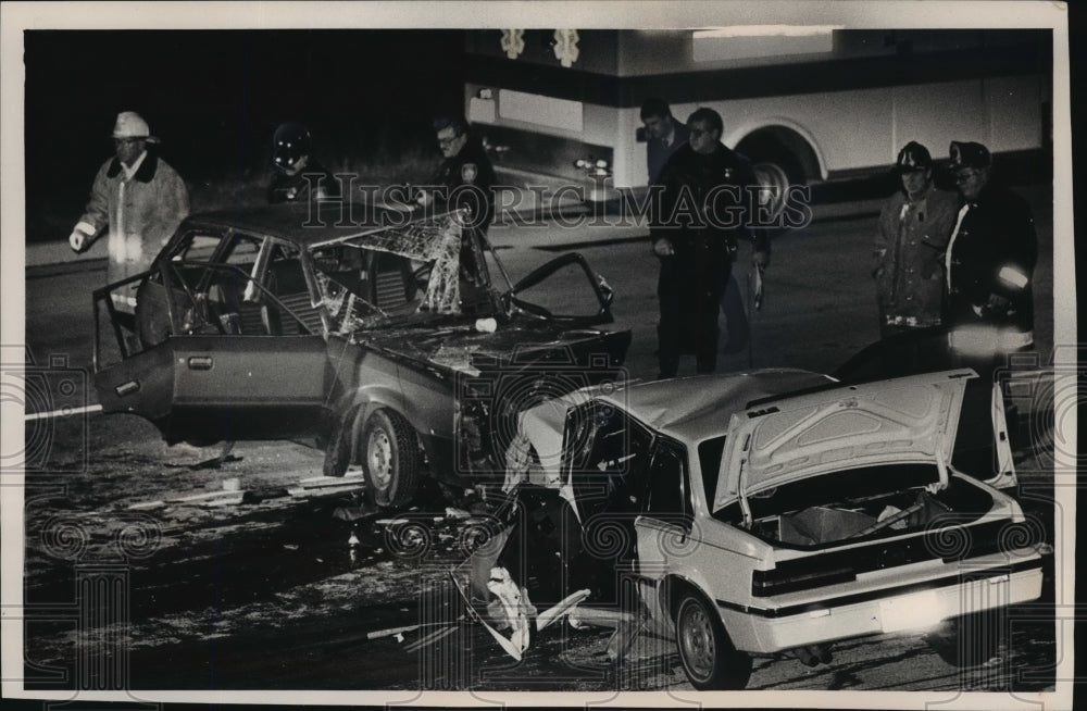 1988 Press Photo Firefighters at accident scene at W Bradley Rd. &amp; N. 91st St. - Historic Images