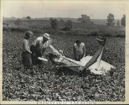 1968 Press Photo Debris of small plane that collided w/ North Central airliner-Historic Images