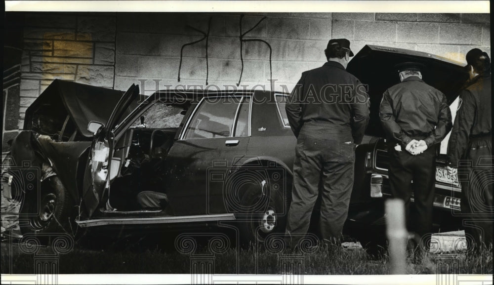 1992 Press Photo Milwaukee Policeman &amp; Department Employee Killed in Car Crash - Historic Images