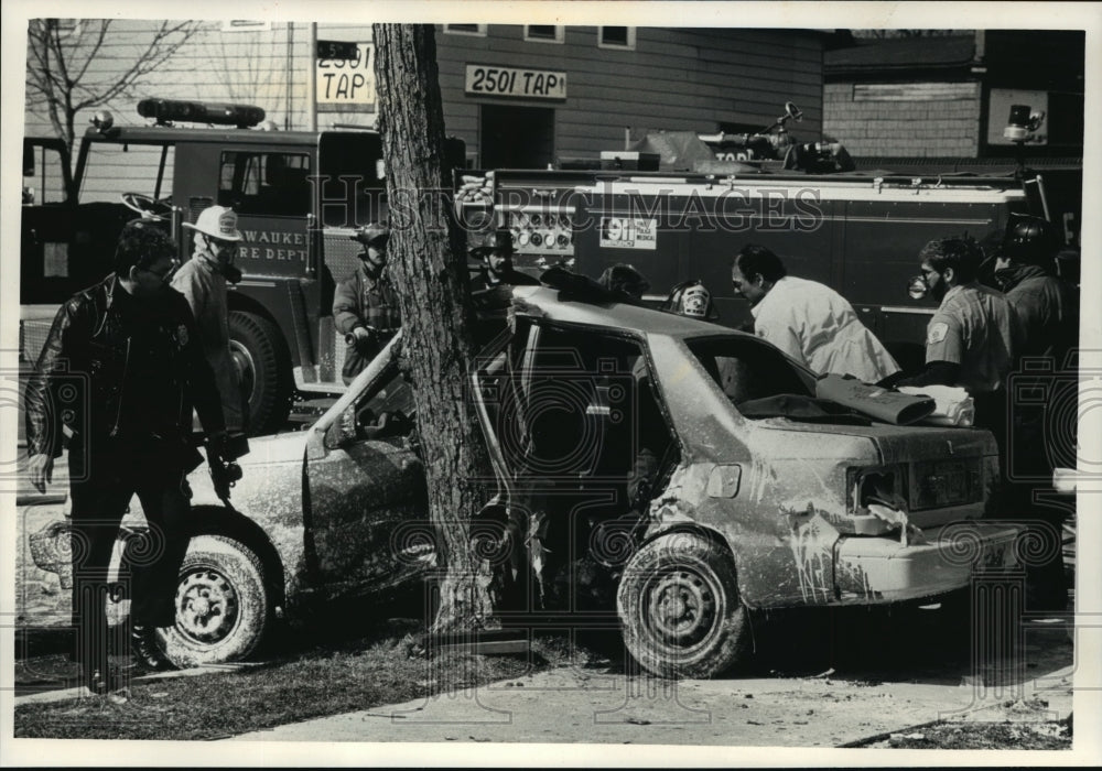 1992 Press Photo Fatal car crash on North 5th &amp; West Wright Streets - mja01157-Historic Images