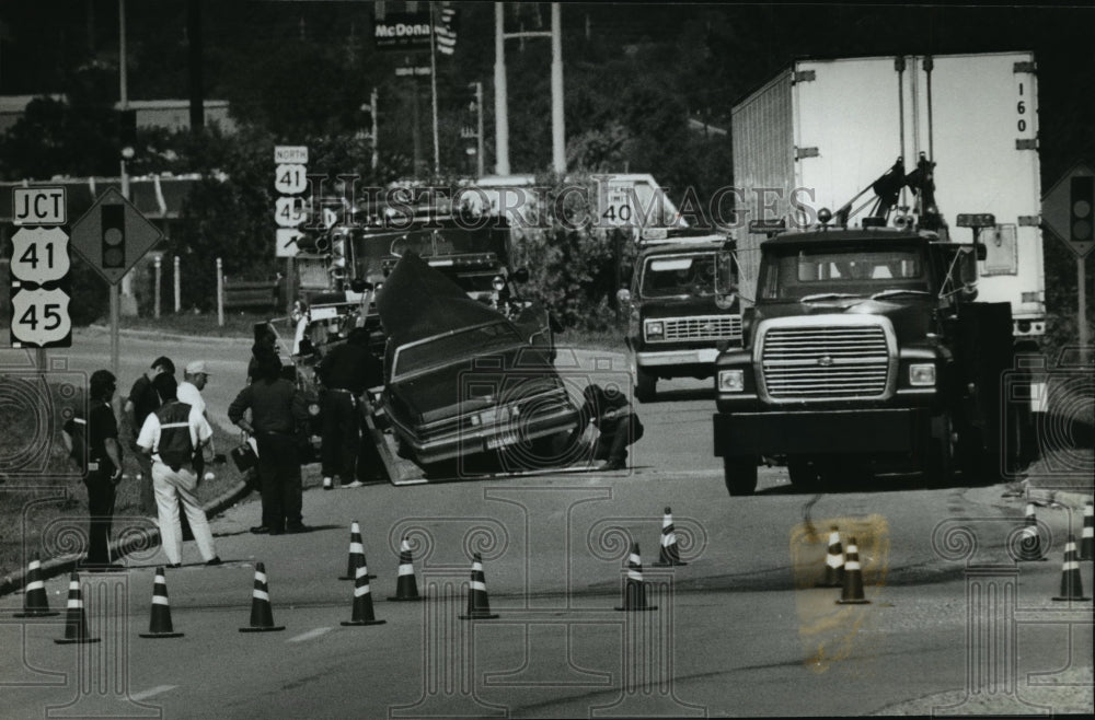 1993 Press Photo Crews work at the collision of a car and a tractor-trailer rig - Historic Images