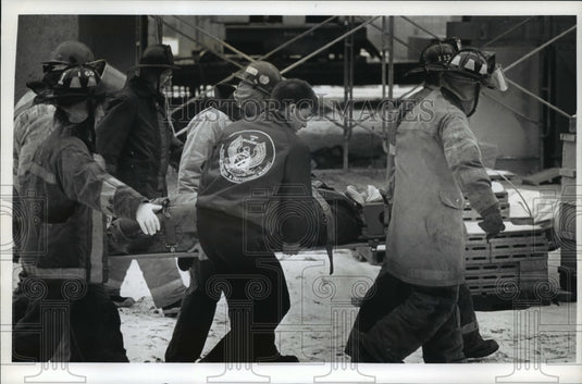 1993 Press Photo John Martin in stretcher after slipped from platform at work - Historic Images