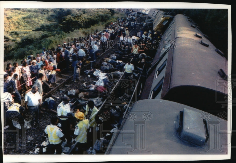 1984 Press Photo 58 die in crash in South Africa, Officials probing accident - Historic Images