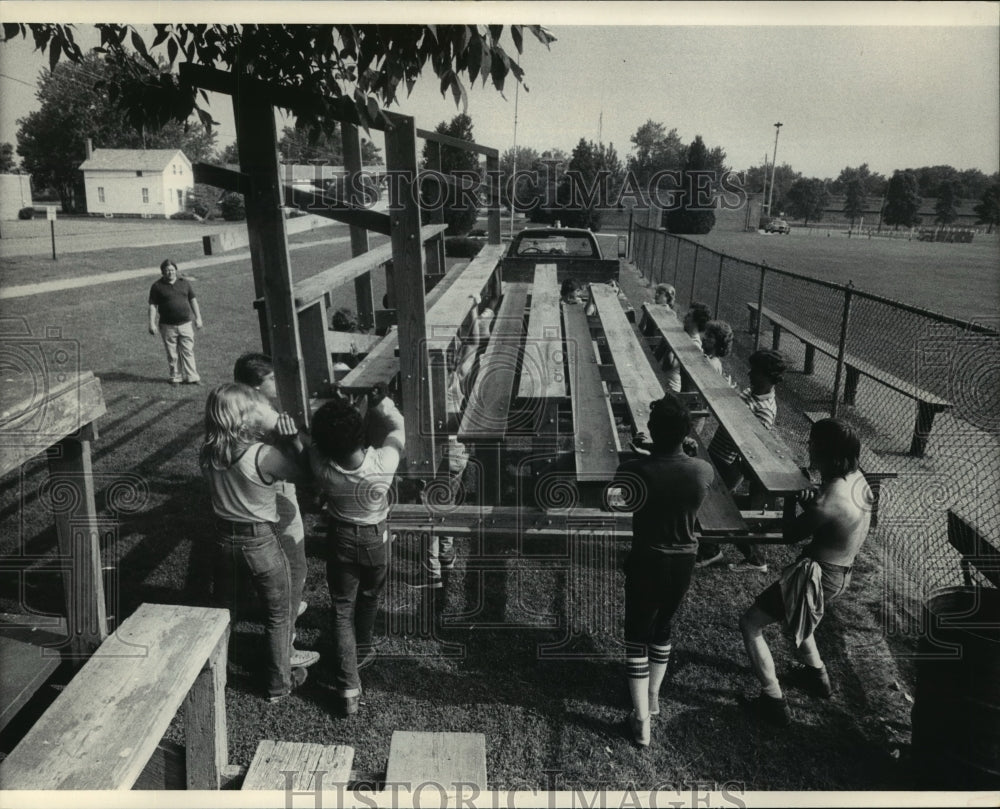 1983 Press Photo Boys from Ethan Allen School for Boys at Dousman Village Park - Historic Images