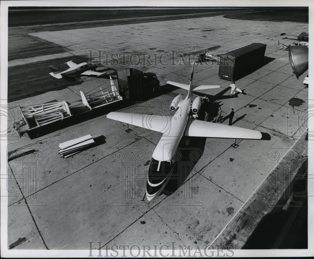 1962 Press Photo An exact scale mobile mock up of a jet aircraft for business - Historic Images