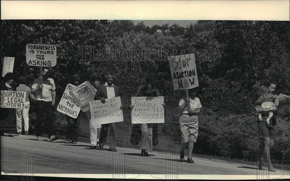 1985 Press Photo Anti-abortion protesters from Appleton - mja01783 - Historic Images