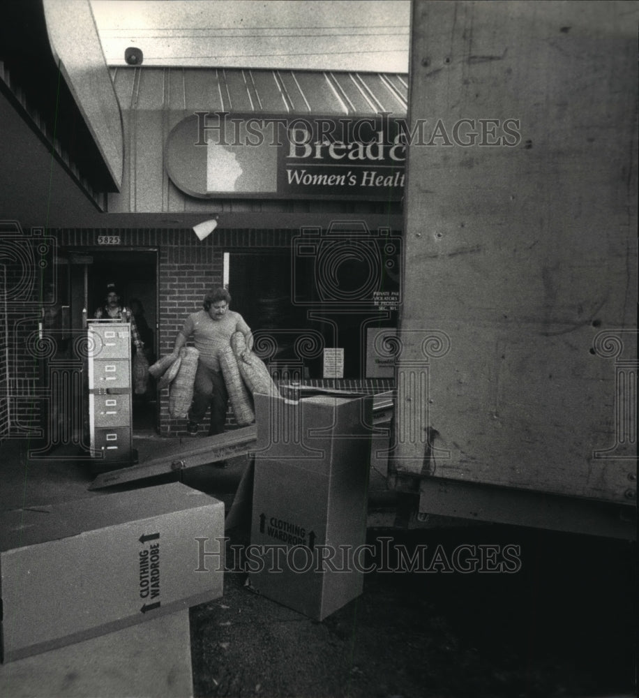 1991 Press Photo Bread & Roses Women's Health Care Center, 5825 W. Capitol Drive - Historic Images
