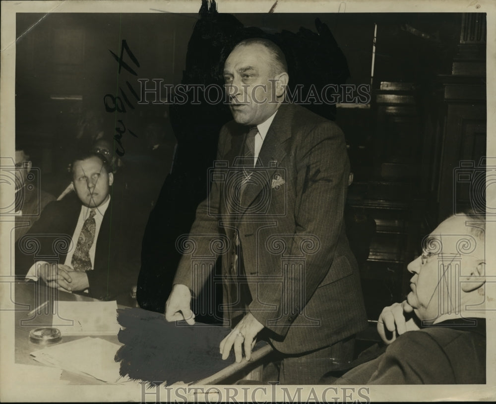 1944 Press Photo August Abe as he defended his resolution setting - mja01799 - Historic Images