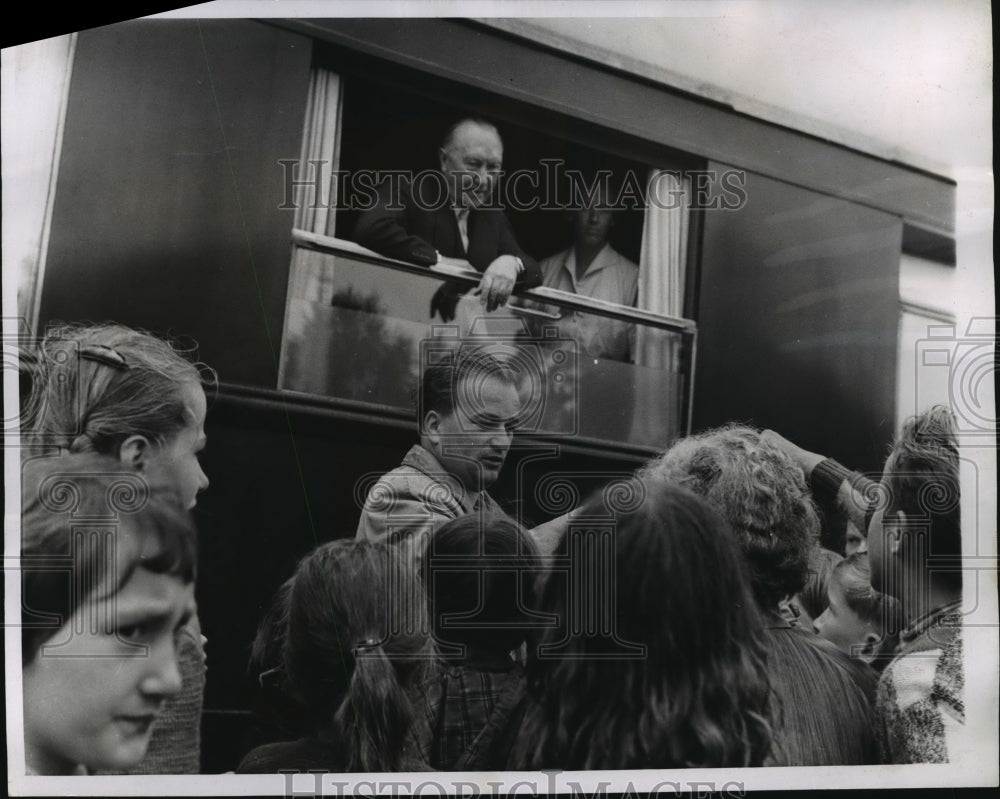 1957 Press Photo Konrad Adenauer hits the campaign trail in a spirited drive - Historic Images