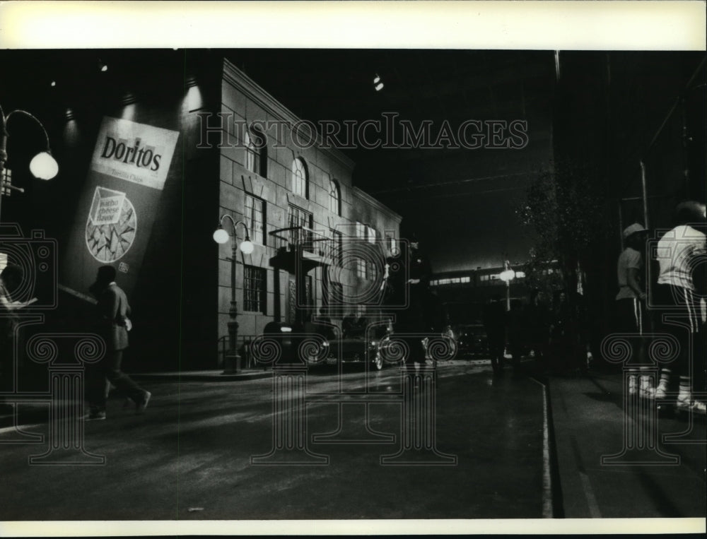 1985 Press Photo Frito-Lay&#39;s music video style commercial, entitled, The Wall - Historic Images