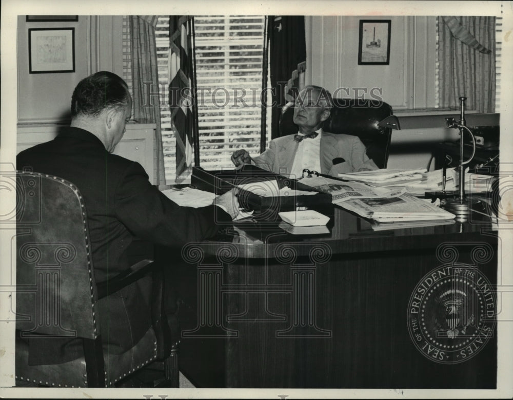 1955 Press Photo Presidential assistant Sherman Adams at his office in Wash - Historic Images