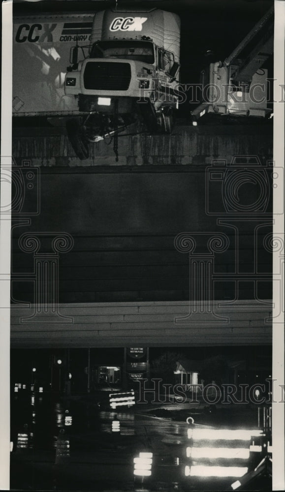 1992 Press Photo The cab of a semi hangs over the hedge of a bridge - mja01924 - Historic Images