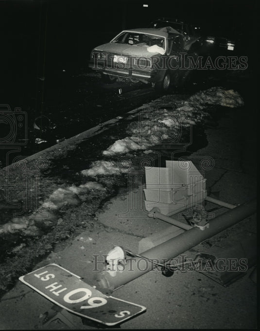 1989 Press Photo Car accident after hit by Waukesha police, during car chase - Historic Images