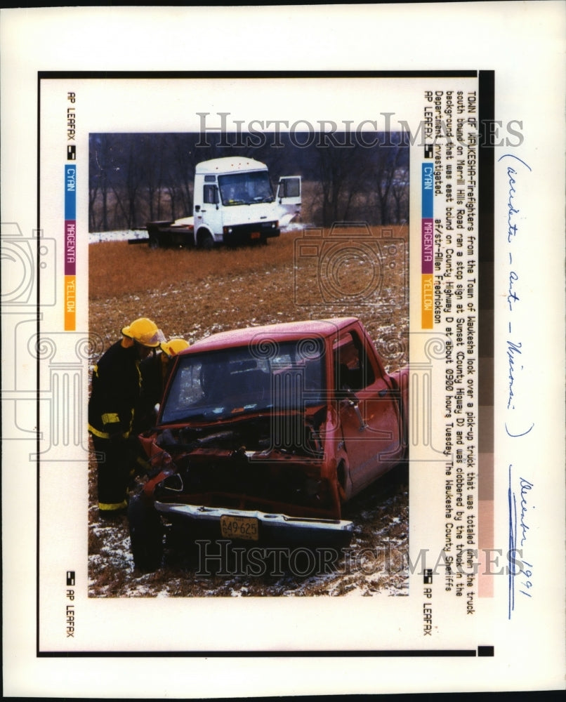 1991 Press Photo Pick-up truck &amp; truck collision on Merrill Hills Road - Historic Images