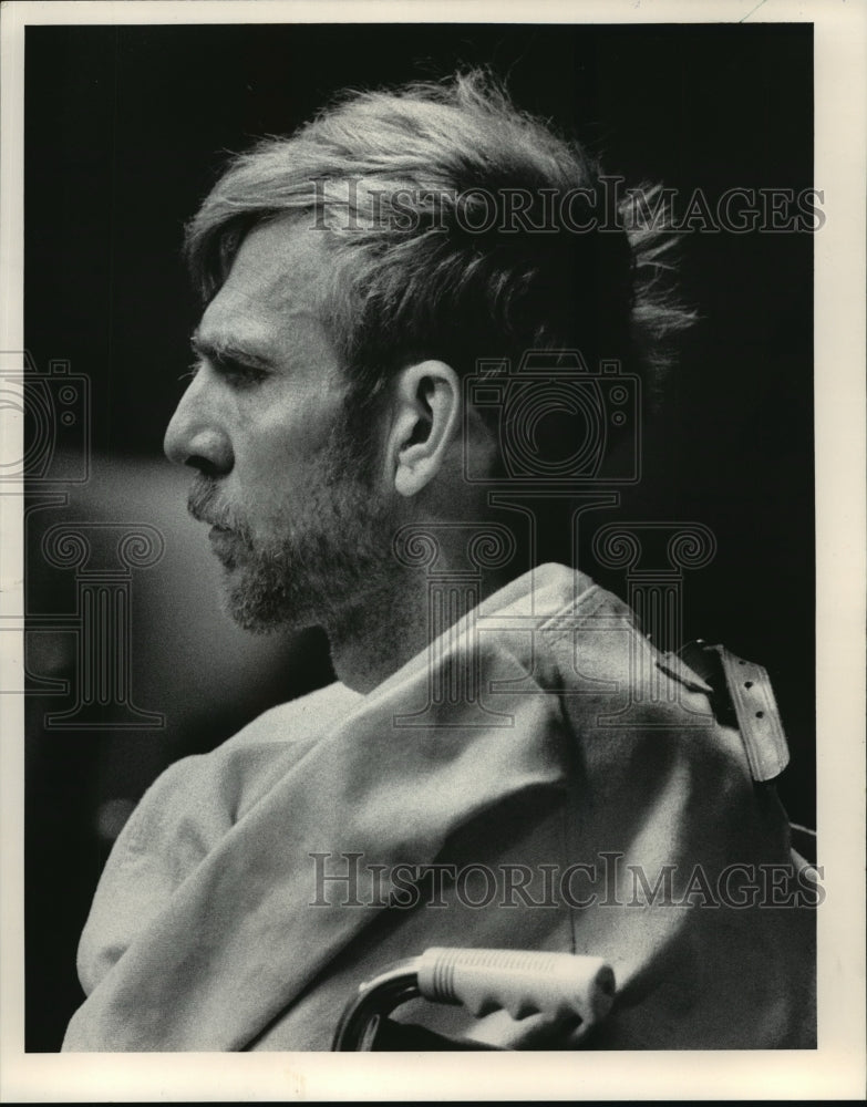 1984 Press Photo Robert J Albers was wearing a straitjacket in court - mja01969 - Historic Images