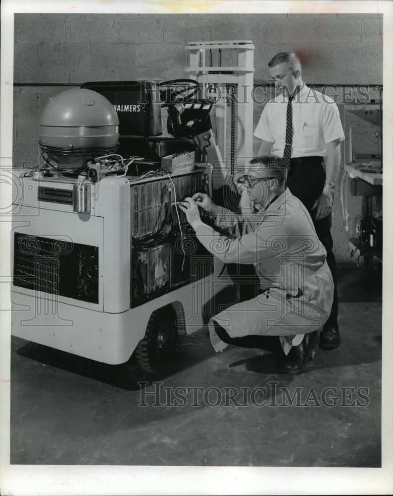 1964 Press Photo Fuel cell development undertaken by Allis-Chalmers - mja01975 - Historic Images