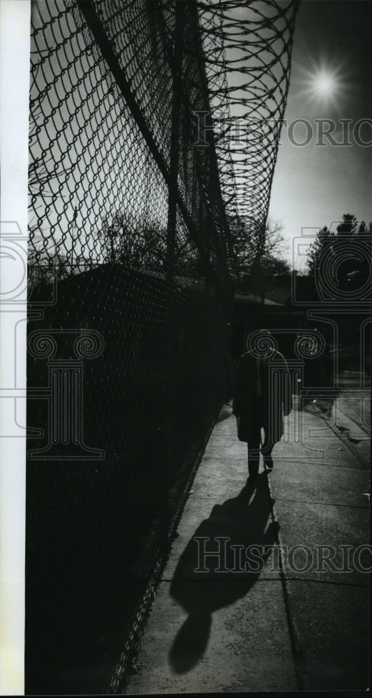 1993 Press Photo Byrzn Bartow, Administrator at Ehan Allen School - mja01985 - Historic Images