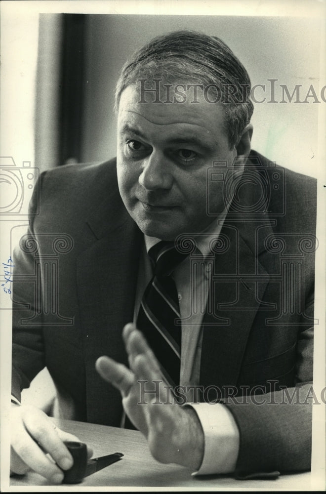 1988 Press Photo George Allen, a professor of Neurosurgery at Vanderbilt Univ - Historic Images