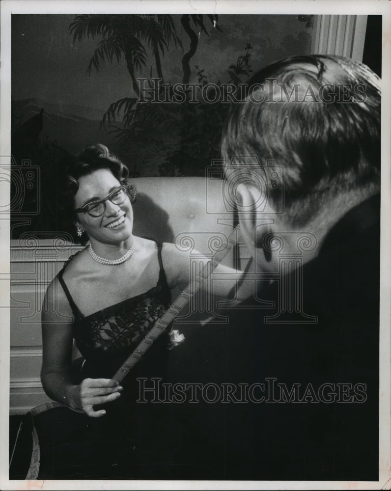 1960 Press Photo Chairman of the ball for the second year was Mrs. William Allis - Historic Images