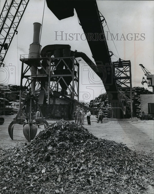 1962 Press Photo The remains of eight automobiles digested by the Samitizer - Historic Images