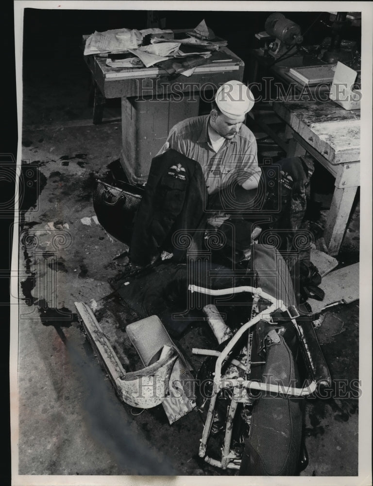 1960 Press Photo Jackets, charts, parts of B-25 that crashed into Lake Michigan - Historic Images