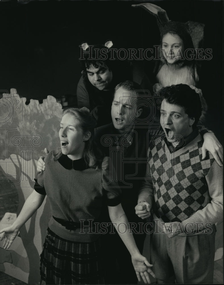 1986 Members of the Acacia cast play-Historic Images