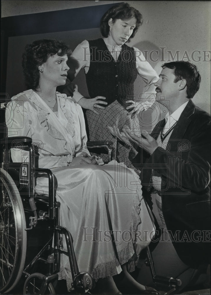 1984 Press Photo Rehearsing Acacia Theater Co. production, &quot;Sentenced to Life&quot; - Historic Images