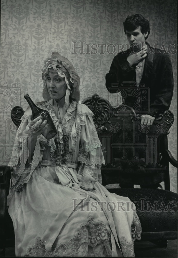 1984 Press Photo Mary Ellen and Alan Atwood in &quot;The Four Poster.&quot; - mja02130 - Historic Images