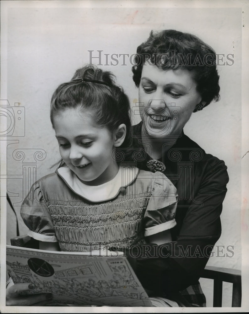 1954 Mrs. S.V. Abramson, with her granddaughter, Colleen Rockcastle ...