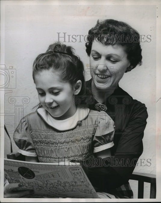 1954 Press Photo Mrs. S.V. Abramson, with her granddaughter, Colleen Rockcastle - Historic Images