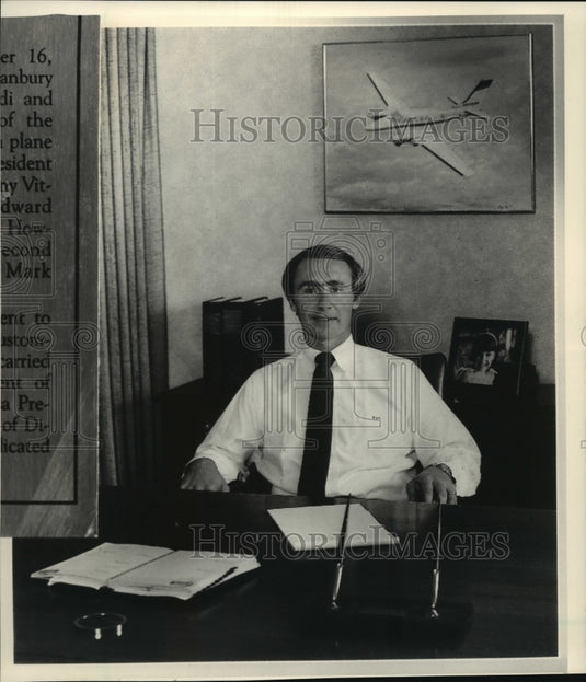 1988 Press Photo Cecil Previdi was president of Danbury Printing & Litho-Historic Images