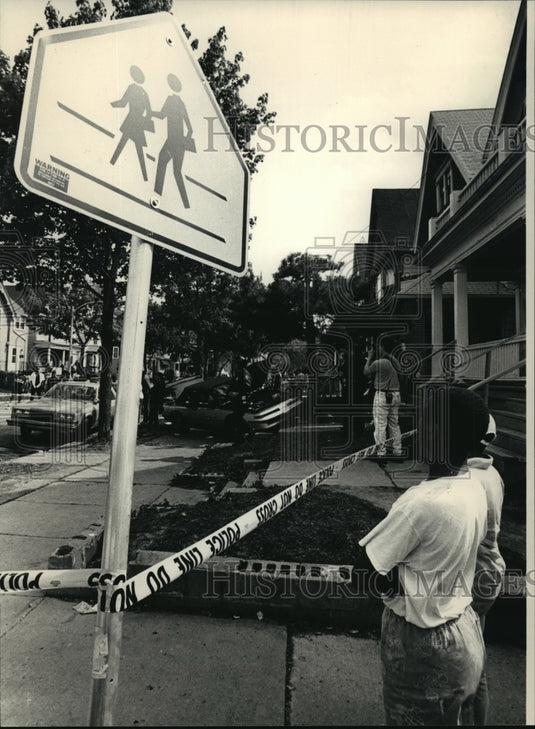 1988 Press Photo People gathered at the scene where Shrida Williams was hit-Historic Images