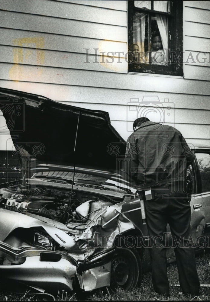 1990 Press Photo Accident near N. 15th and W. Chambers Sts. - mja02242 - Historic Images